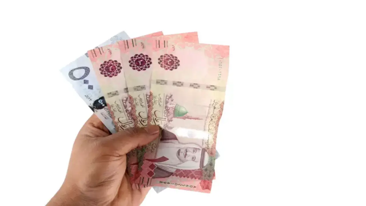 صدمة العملات اليوم الدولار ينهار والدينار الكويتي يرتفع لـ 12 ريال